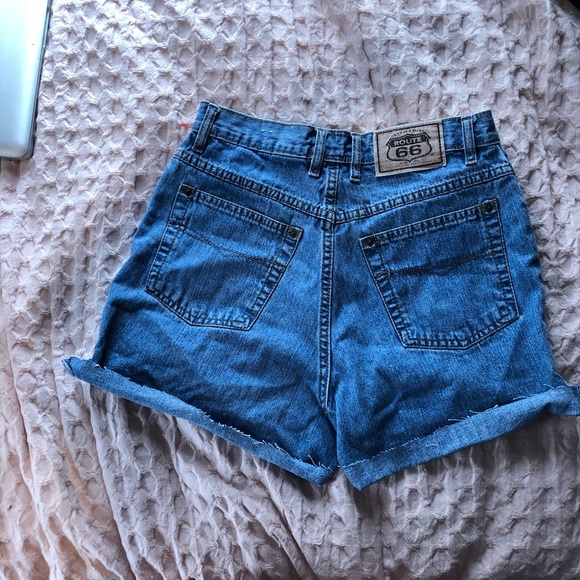 ✨✨SOLD✨✨high wasted vintage shorts - Picture 3 of 4